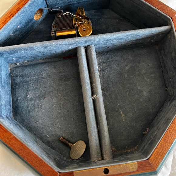 Sorrento Musical Jewelry box - Picture 3 of 6